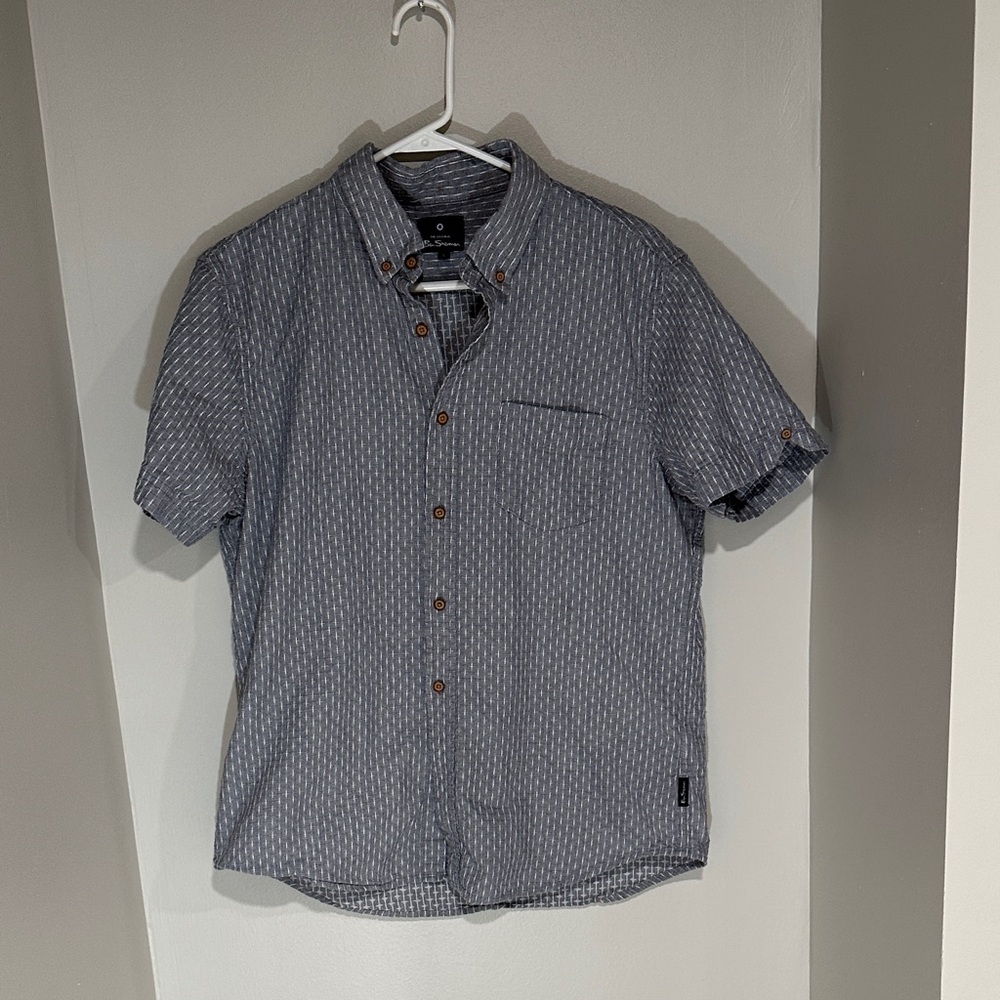 Ben Sherman Gray Patterned Button Down Shirt. Size L.